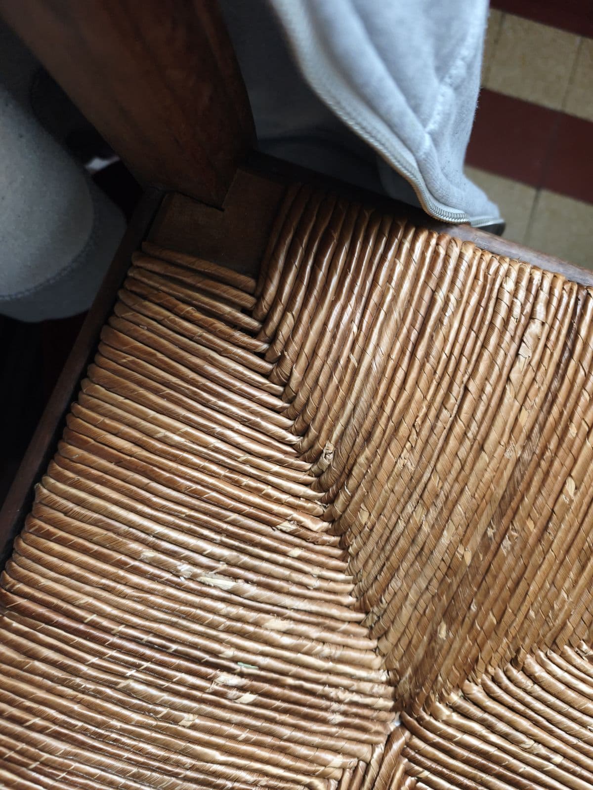 Objet de collection — C'est une chaise dans la cuisine 3