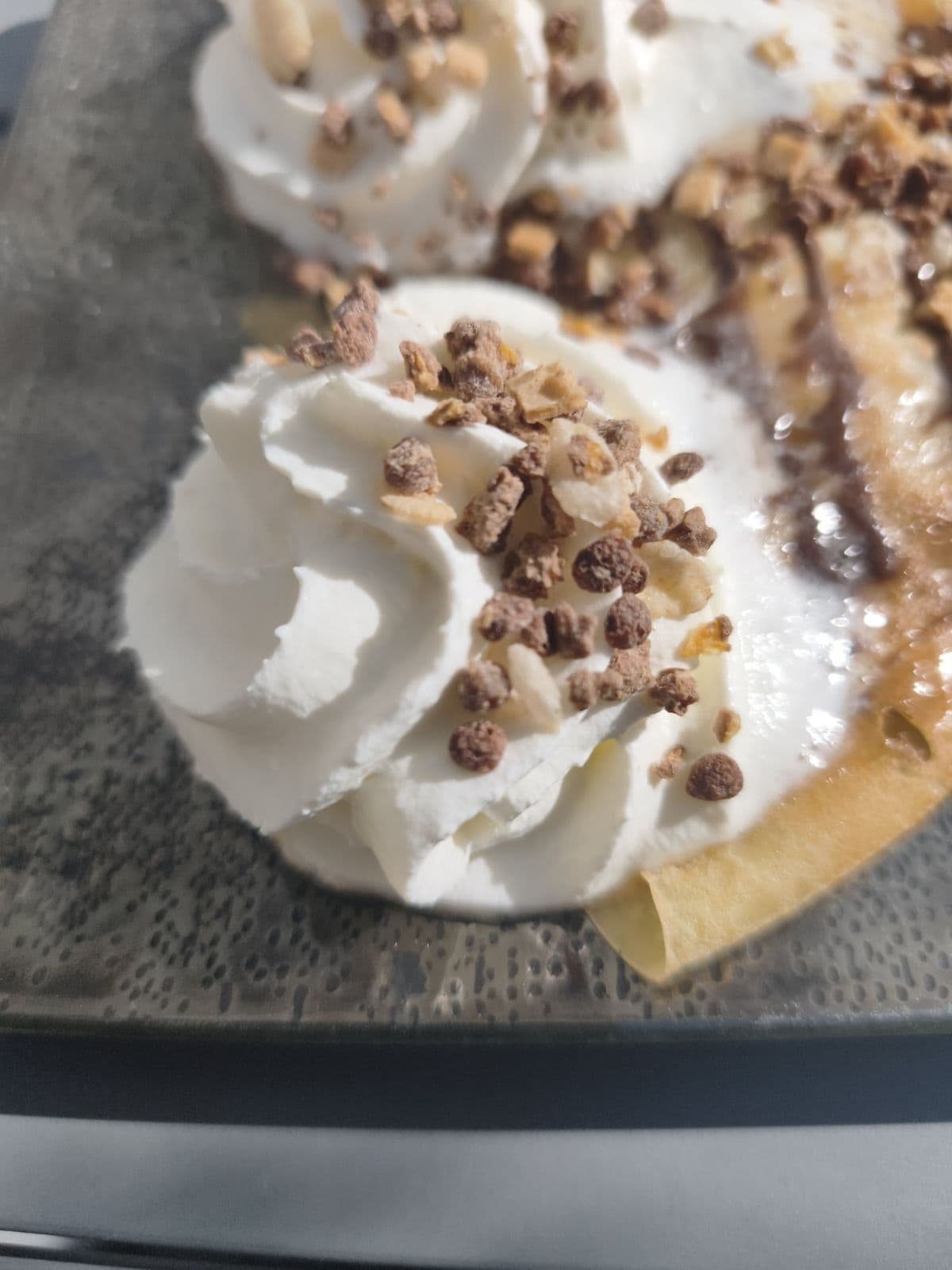 Objet de collection — Il s'agit de la crêpe que je mange à Fourmies 2